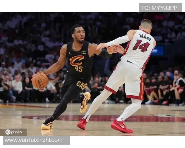 热火狂胜36分全队11人上场均有得分8人双位数表现展现强大实力