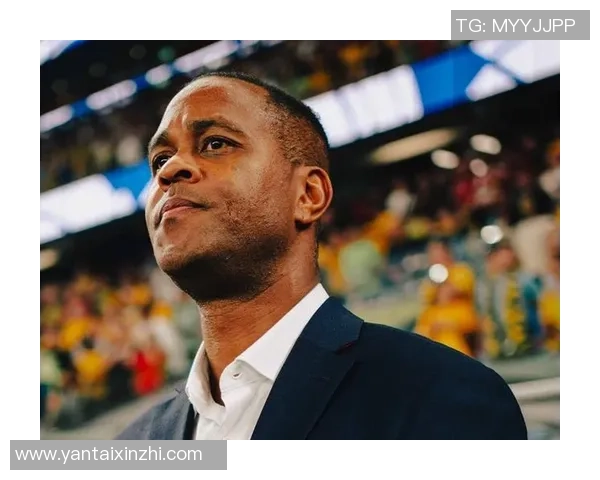 印尼主帅克鲁伊维特赛后情绪失控怒砸椅子眼眶泛红引发关注